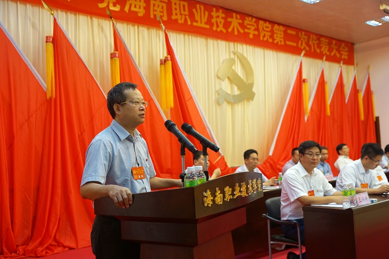 7月9日，中共海南省委教育工委專職副書記麥浪在開幕式上致辭（海職青年記者團(tuán) 黃炳蔚攝影）.JPG