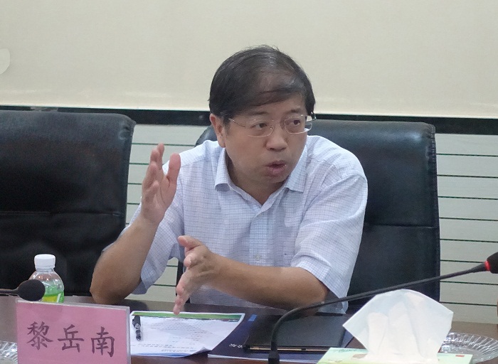 海南省教育廳副廳長黎岳南在座談會作總結(jié)講話（黨委宣傳部 邱丹丹攝影）.jpg