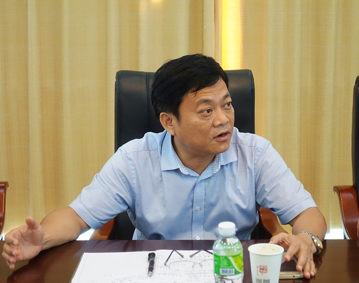 王承慶作重要指示（學(xué)生工作處 朱澤東攝影）.jpg