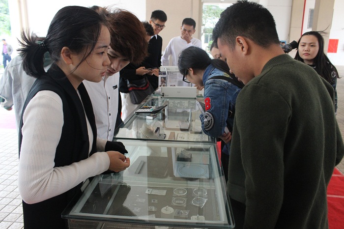 珠寶展銷活動現(xiàn)場（藝術(shù)學院提供）.JPG