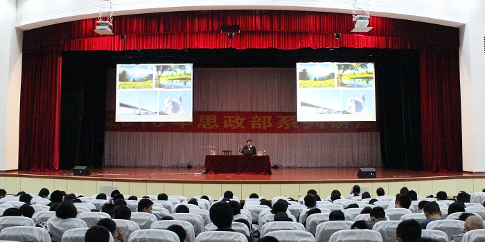 《提升國(guó)家文化軟實(shí)力與中華民族偉大復(fù)興》講座現(xiàn)場(chǎng)（海職青年記者團(tuán) 卓亞明攝影）.jpg