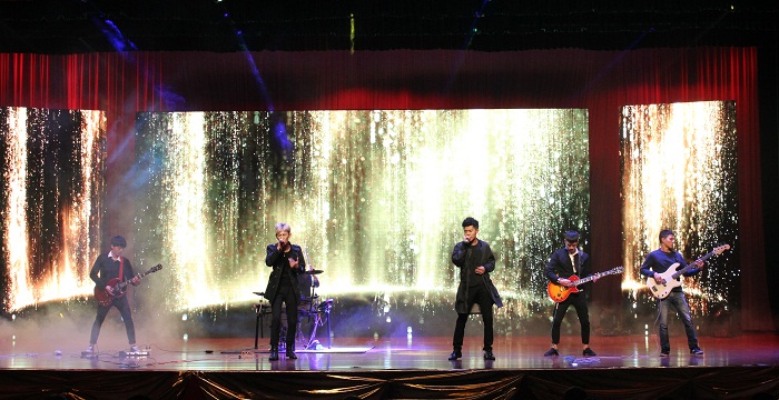 電聲樂《平凡之路》（海職青年記者團(tuán) 郭益丹攝影）.jpg