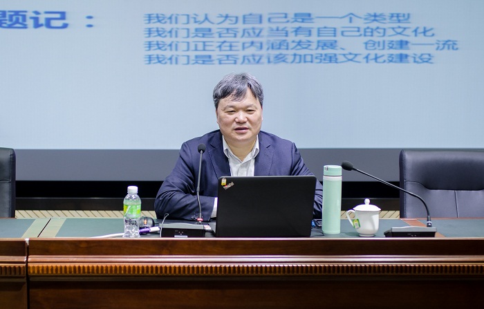 中國高等職業(yè)教學(xué)研究會會長周建松教授作《高職院校文化建設(shè)的思考與實(shí)踐》講座（圖書館 梁平攝影）.jpg