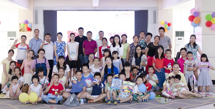 “快樂閱讀、共度六一”教職工親子繪本閱讀活動活動合影（圖書館 梁平攝影）.jpg