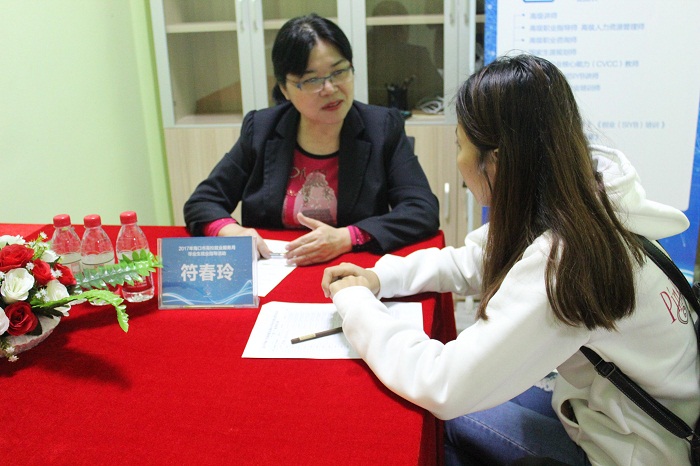 （專家現(xiàn)場解答學(xué)生問題 招生就業(yè)處供圖）.jpg