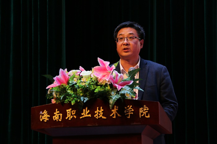 王安興校長(zhǎng)在海南職業(yè)技術(shù)學(xué)院2018年元旦晚會(huì)上發(fā)表新年賀詞（海職青年記者團(tuán)黎加奎攝影）.JPG