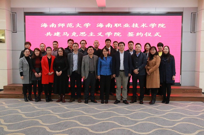 （全體參會(huì)人員合影 海職青年記者團(tuán)許家波攝影）.jpg