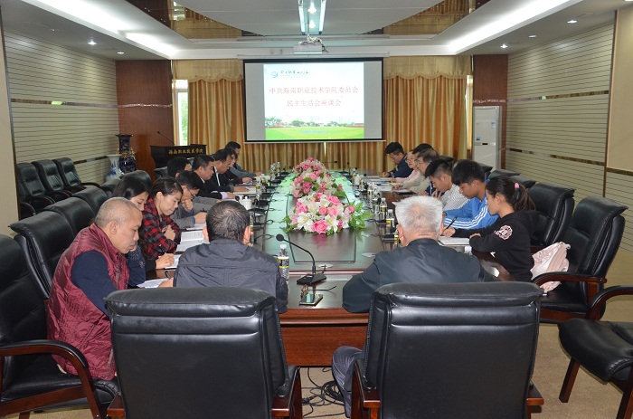 （座談會(huì)現(xiàn)場(chǎng) 黨委宣傳部朱澤東攝影）.JPG