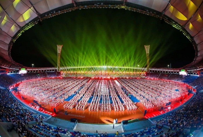 萬人竹竿舞表演現(xiàn)場(chǎng)（海職青年記者團(tuán) 王寶攝影）.jpg