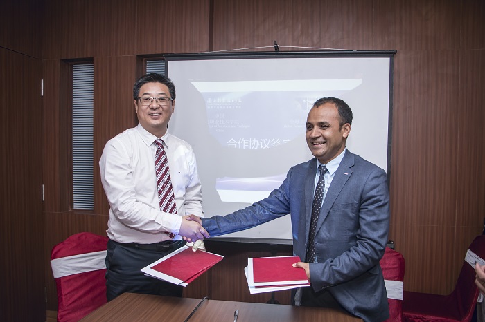 （海南職業(yè)技術學院校長王安興同尼泊爾GATE學院簽署合作協(xié)議）.jpg